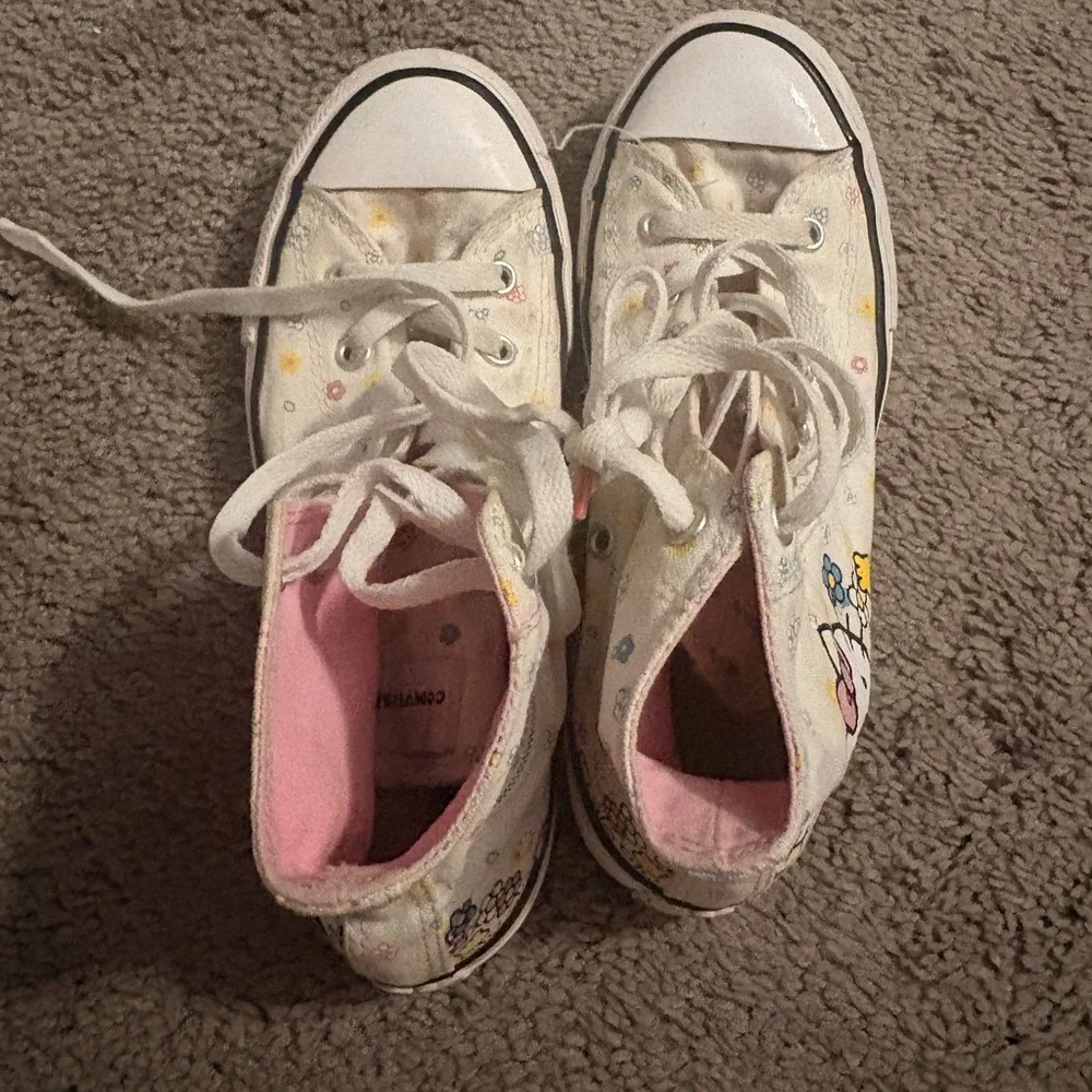 Converse x Hello Kitty Chuck Taylor‎ High Top Sneakers Kids Size 3 Floral